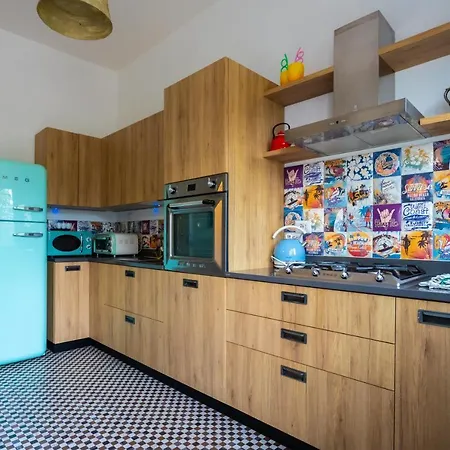Idi Gemelli - The Teddy Bear Rock House Apartment *